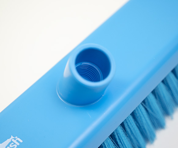 Miotła do zamiatania Salmon Hillbrush B849B z miękkim włosiem, o długości 305 mm, w kolorze niebieskim, widok na gwint
