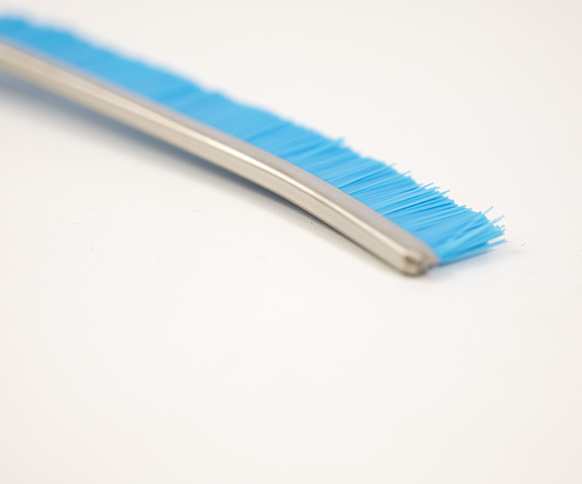 Szczotka wąska Salmon Hillbrush B1538 246 mm średniej twardości włosie niebieska
