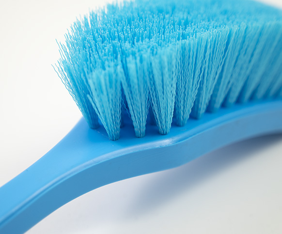 Szczotka z raczką Salmon Hillbrush D10B 406 mm średniej twardości włosie niebieska